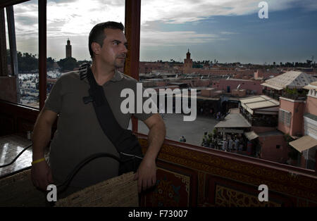 Berühmte traditionelle marokkanische Brot serviert auf der Terrasse neben Platz Jemaa El Fna in Marrakesch Stockfoto