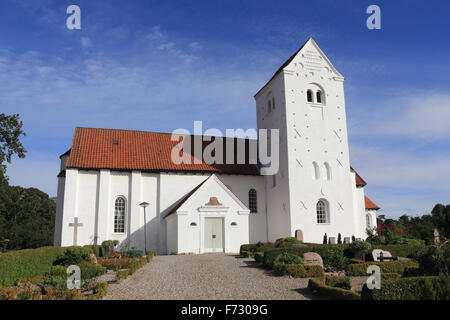 Veng Kirche ist wahrscheinlich das älteste Benediktiner-Klosterkirche in Dänemark, 1100 gebaut. Veng nahe Skanderborg, Dänemark. Stockfoto