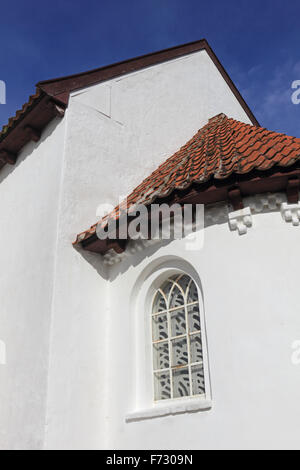 Veng Kirche ist wahrscheinlich das älteste Benediktiner-Klosterkirche in Dänemark, 1100 gebaut. Veng nahe Skanderborg, Dänemark. Stockfoto