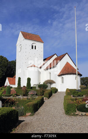 Veng Kirche ist wahrscheinlich das älteste Benediktiner-Klosterkirche in Dänemark, 1100 gebaut. Veng nahe Skanderborg, Dänemark. Stockfoto