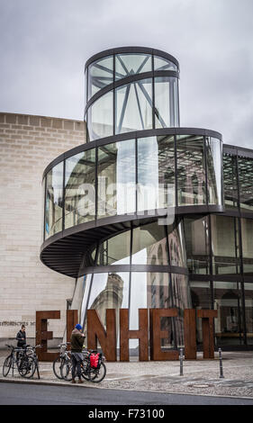 Außenansicht Deutsche Historische Museum mit Schriftzug EINHEIT, Berlin, Deutschland Stockfoto