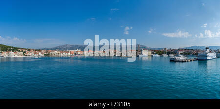 Panorama von Split aus dem Meer gesehen Stockfoto