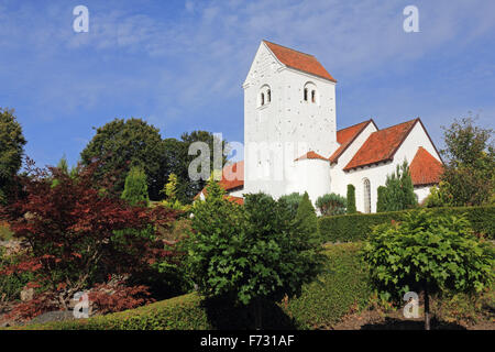 Veng Kirche ist wahrscheinlich das älteste Benediktiner-Klosterkirche in Dänemark, 1100 gebaut. Veng nahe Skanderborg, Dänemark. Stockfoto