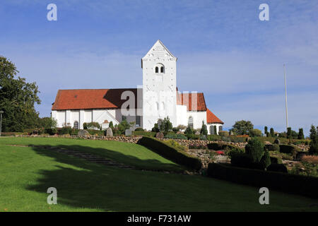 Veng Kirche ist wahrscheinlich das älteste Benediktiner-Klosterkirche in Dänemark, 1100 gebaut. Veng nahe Skanderborg, Dänemark. Stockfoto