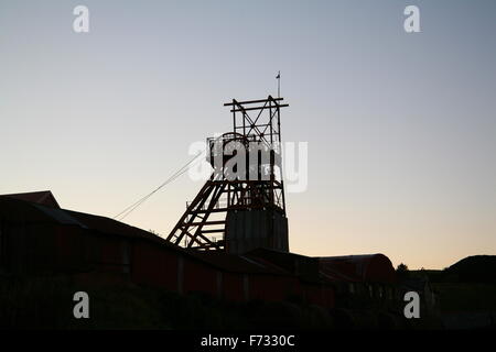 Big Pit Kopfbedeckung im Abendlicht Stockfoto