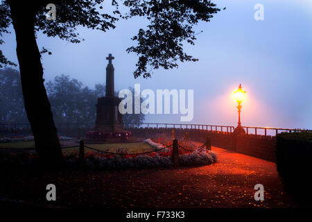 Kriegerdenkmal in Knaresborough Schloß auf einem Misty Morning North Yorkshire England Stockfoto