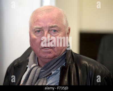 Berlin, Deutschland. 24. November 2015. Ulli Wegner, Box-Trainer Team Sauerland, am Max-Schmeling-Gymnasium in Berlin, Deutschland, 24. November 2015. Foto: SOEREN STACHE/Dpa/Alamy Live News Stockfoto