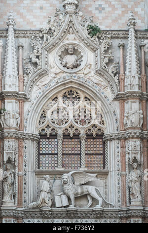 Porta della Carta, Haupteingang, der Dogenpalast, Venedig, Italien. Stockfoto