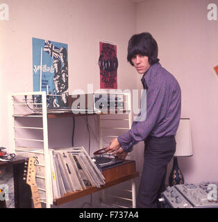JEFF BECK Englisch Felsen Gitarrist in seinem Haus Sutton, Surrey, im Mai 1967. Foto Tony Gale Stockfoto