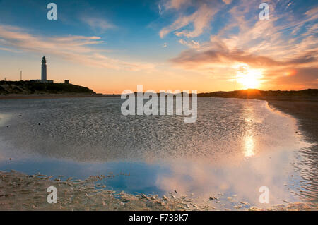 Trafalgar Leuchtturm und Lagune, Barbate, Provinz Cádiz, Region Andalusien, Spanien, Europa Stockfoto