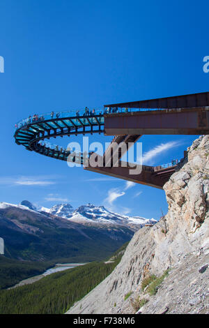 Gletscher Skywalk, Glas-geschossiges Aussichtsplattform mit Blick auf die Sunwapta Valley, Jasper Nationalpark, Alberta, Kanada Stockfoto