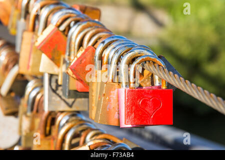 Liebesschlösser als Symbol für ewige Liebe Stockfoto