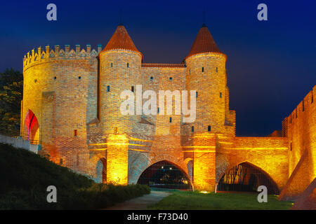 Nacht Barbican in der alten Stadt von Warschau, Polen Stockfoto