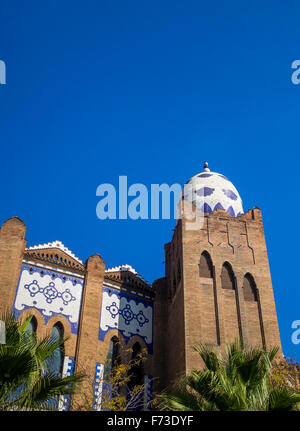 Abgewinkelt, Außenansicht von der Plaza de Toros-Mounmental in Barcelona - Katalonien, Spanien Stockfoto