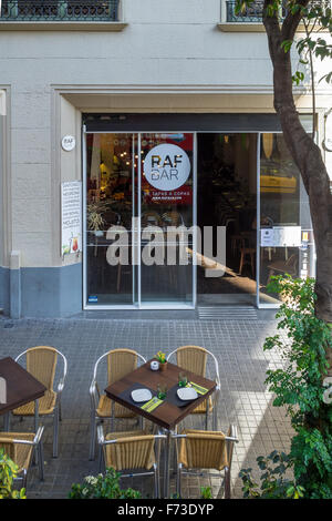 Außenansicht des RAF-Bar, ein Tapas-Bar und Restaurant im Eixample Viertel von Barcelona - Katalonien, Spanien Stockfoto