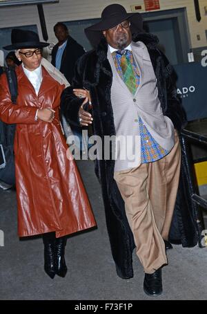 New York, NY, USA. 24. November 2015. George Clinton unterwegs für Promi-Schnappschüsse - di, New York, NY 24. November 2015. Bildnachweis: Derek Sturm/Everett Collection/Alamy Live-Nachrichten Stockfoto