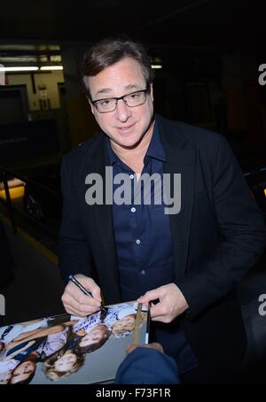New York, NY, USA. 24. November 2015. Bob Saget unterwegs für Promi-Schnappschüsse - di, New York, NY 24. November 2015. Bildnachweis: Derek Sturm/Everett Collection/Alamy Live-Nachrichten Stockfoto