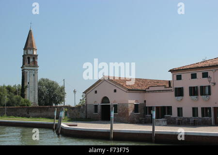 Eine Kirche auf einer leeren Straße, Venedig, Italien Stockfoto