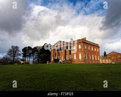 Berrington Hall ist ein Landhaus befindet sich etwa 3 Meilen nördlich von Leominster, Herefordshire, England, mit Gärten und Kostüme. Stockfoto