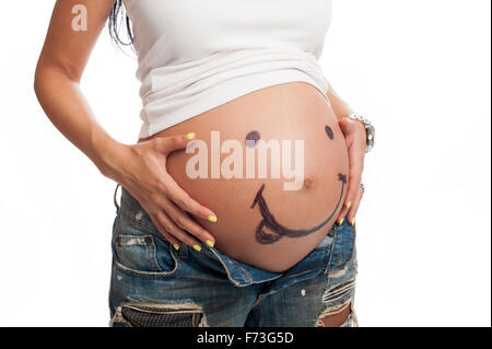 Ein Smiley-Gesicht auf eine Frau schwangeren Bauch gezogen. Stockfoto