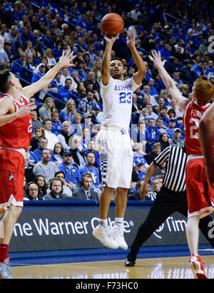 Lexington, KY, USA. 24. November 2015. Kentucky Wildcats Wache Jamal Murray (23) trifft ein drei Zeiger, wie #1 Kentucky Universität Boston auf Dienstag, 24. November 2015 in Lexington, Kentucky Credit gespielt: Lexington Herald-Leader/ZUMA Draht/Alamy Live News Stockfoto