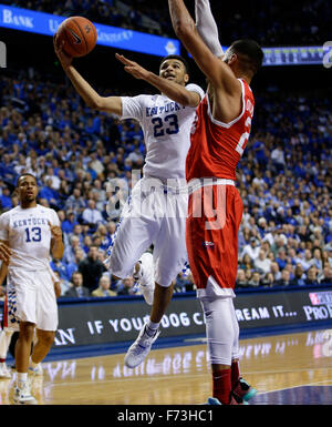 Lexington, KY, USA. 24. November 2015. Kentucky Wildcats bewachen Jamal Murray (23) erzielte in der Pause, als #1 Kentucky Universität Boston auf Dienstag, 24. November 2015 in Lexington, Kentucky Credit gespielt: Lexington Herald-Leader/ZUMA Draht/Alamy Live News Stockfoto