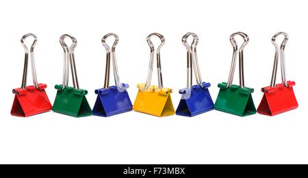 Farbe Binder clips auf weißem Hintergrund Stockfoto