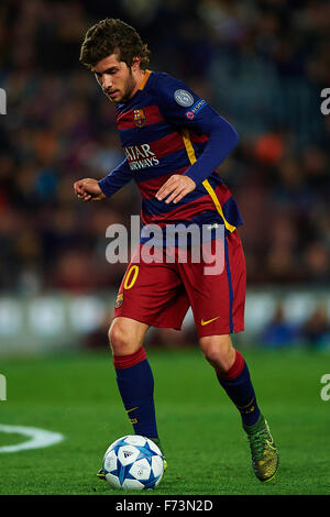 Sergi Roberto (FC Barcelona), während das Champions League-Fußballspiel zwischen FC Barcelona und AS Roma, im Camp Nou in Barcelona, Spanien, Dienstag, 24. November 2015. Foto: S.Lau Stockfoto