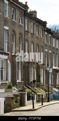 Klassische englische Terrasse Street in London, England Stockfoto