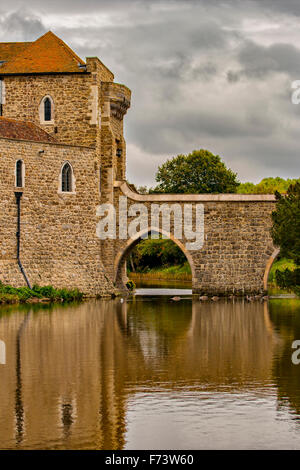 Details der Brücke und Burggraben von Schloss Leeds. Kent, England. Stockfoto