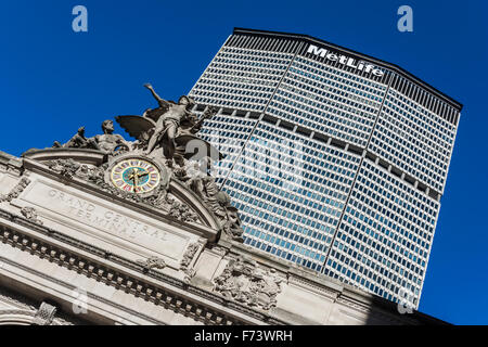 Herkules, Minerva und Quecksilber, Statuen von Jules-Felix Coutan, oben auf dem Grand Central Terminal, New York, USA Stockfoto