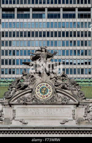 Herkules, Minerva und Quecksilber, Statuen von Jules-Felix Coutan, oben auf dem Grand Central Terminal, New York, USA Stockfoto