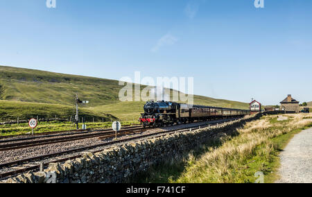 Die Fellsman Dampfzug, The Sherwood Förster im Stellwerk Blea Moor Stockfoto