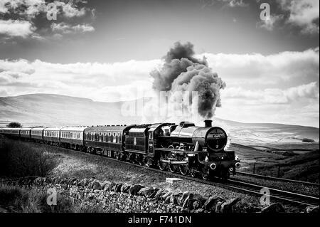 Die Fellsman Dampfzug Leander bei Ribblehead Stockfoto