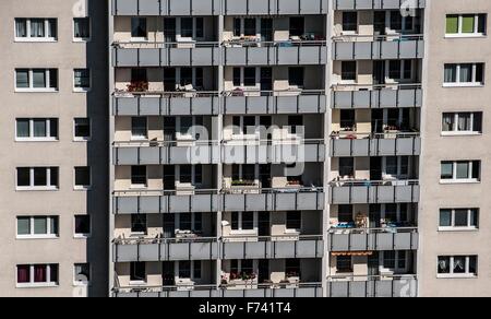 Berlin, Deutschland. 28. Sep, 2015. Wohnblöcken im Bezirk Marzahn in Berlin, Deutschland, 28. September 2015 ersichtlich. Foto: Paul Zinken/Dpa - NO-Draht-SERVICE-/ Dpa/Alamy Live News Stockfoto