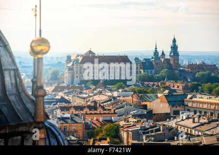 Luftbild auf Wawel von St. Marien Basilika Turm in Krakau Stockfoto