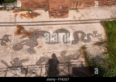 Herrliche Mosaiken sind in den Ausgrabungen von Ostia Antica, der Hafenstadt des antiken Roms konserviert. Stockfoto