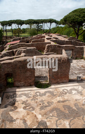 Herrliche Mosaiken sind in den Ausgrabungen von Ostia Antica, der Hafenstadt des antiken Roms konserviert. Stockfoto