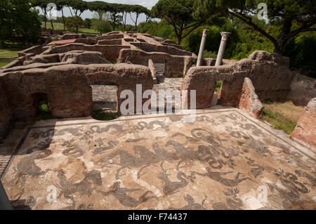 Herrliche Mosaiken sind in den Ausgrabungen von Ostia Antica, der Hafenstadt des antiken Roms konserviert. Stockfoto