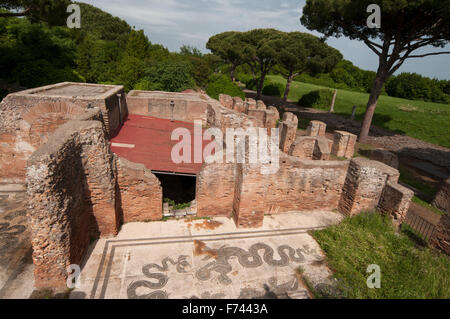 Herrliche Mosaiken sind in den Ausgrabungen von Ostia Antica, der Hafenstadt des antiken Roms konserviert. Stockfoto