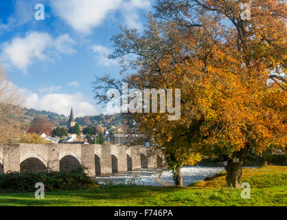 Crickhowell Brücke Fluss Usk Herbst Powys Wales UK Stockfoto