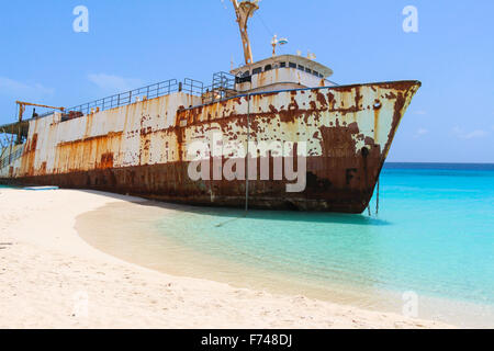 Gestrandete Schiffswrack am Karibik-Strand, Turks And Caicos Islands Stockfoto