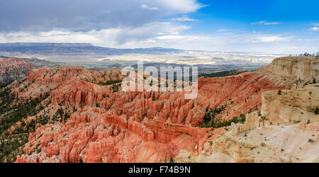 Panoramablick von Hoodoos in Fairyland Point auf Bryce National Park, Utah, USA Stockfoto