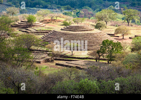 Die Guachimontones präkolumbianischen Seite mit seiner einzigartigen kreisförmigen Pyramide in der Nähe der Stadt Teuchitlan, Jalisco, Mexiko. Stockfoto