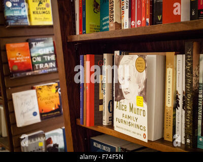 Eine Kopie der Familie Möbel von kanadischen nobelpreisgekrönten Autorin Alice Munro in Munros Bücher in Victoria, Kanada. Stockfoto