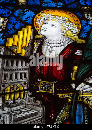 St. Cecilia Stained Glass Fensterdetail an All Saints Church Horstead Norfolk in England Stockfoto