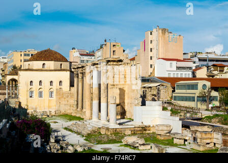 Hadrian Bibliothek, mit Tsisdarakis-Moschee im Hintergrund, Monastiraki, Athen, Griechenland Stockfoto