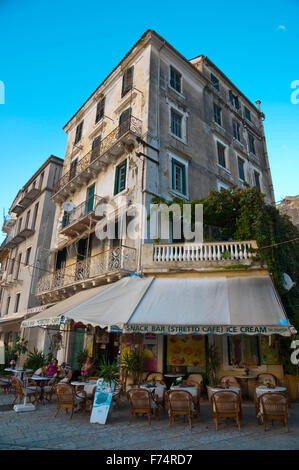 Restaurant-Terrassen, alten Hafenplatz, Korfu, Kerkyra, Korfu, Ionische Inseln, Griechenland Stockfoto