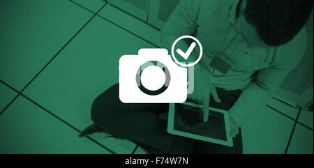 Zusammengesetztes Bild digital erzeugte Bild der Kamera mit Häkchen-symbol Stockfoto