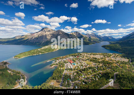 Blick vom Bären-Buckel über den Weiler Waterton Park, Waterton Lakes National Park, Alberta, Kanada, Kanada Stockfoto